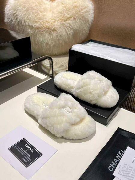 Меховые тапочки Chanel женский натуральный мех белый k6144736-1-3