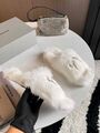 Меховые тапочки Balenciaga женский натуральный мех молочный k0130657-1