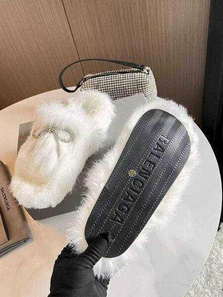 Меховые тапочки Balenciaga женский натуральный мех белый k0130657-1-5