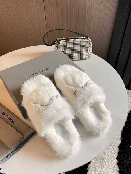 Меховые тапочки Balenciaga женский натуральный мех белый k0130657-1-3