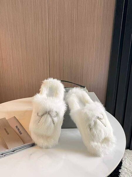 Меховые тапочки Balenciaga женский натуральный мех белый k0130657-1-2