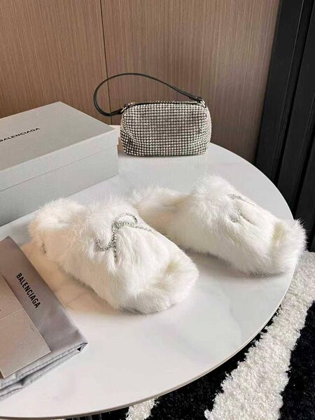 Меховые тапочки Balenciaga женский натуральный мех белый k0130657-1-6