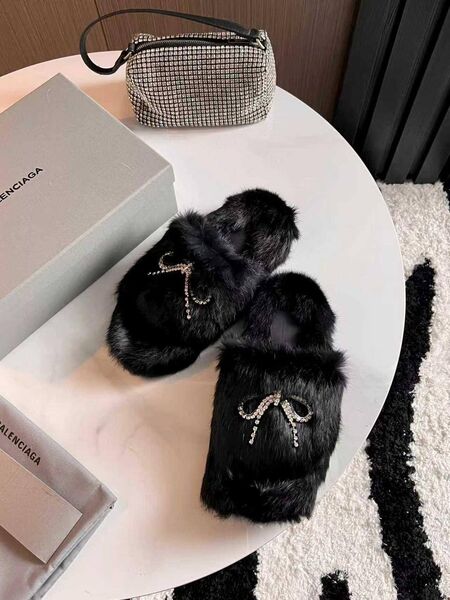 Меховые тапочки Balenciaga женский черный c3272025-1-3