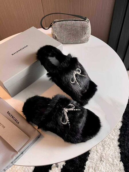 Меховые тапочки Balenciaga женский черный c3272025-1