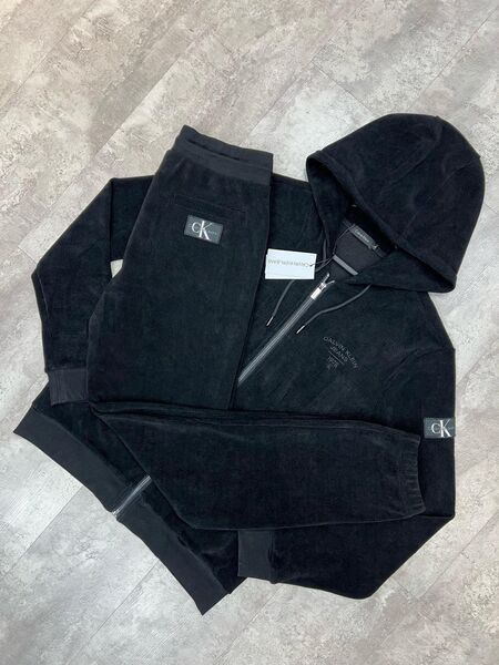 Костюм мужской Calvin Klein Jeans мужской черный,белый g0570285-1