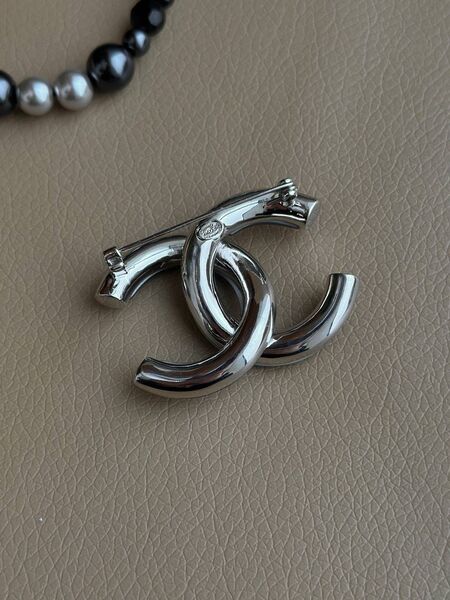 Брошь Chanel графитовый j7531329-1-5