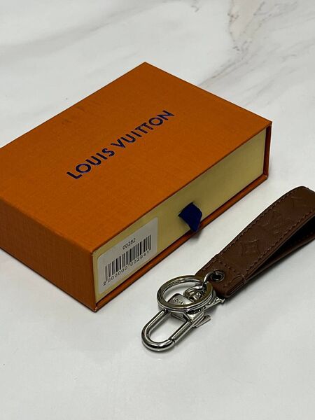 Брелок Louis Vuitton l2016447-1