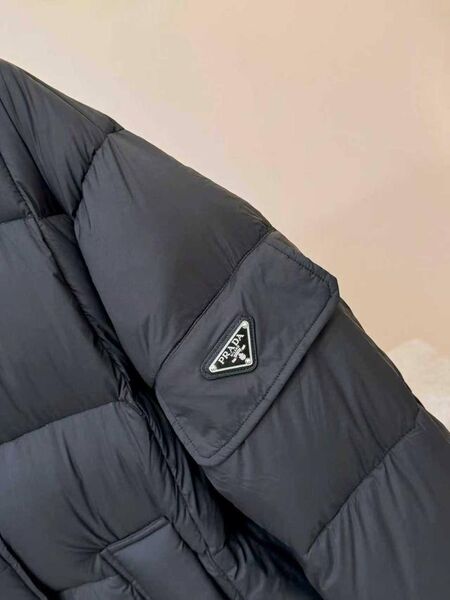 Пуховик женский Prada женский пух перо черный w2111644-1-4