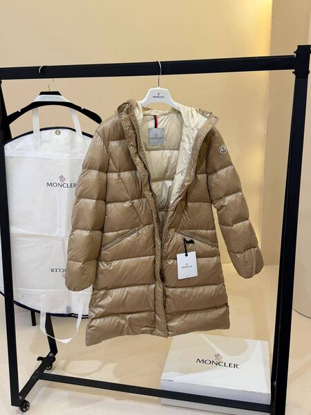 Пуховик женский Moncler женский пух перо бежевый g7501257-1-8