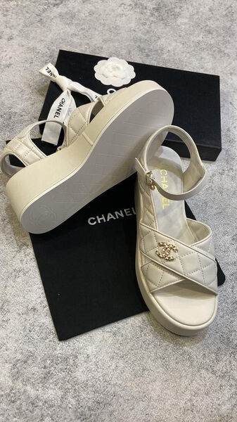 Босоножки Chanel женский кожа бежевый 114086-3