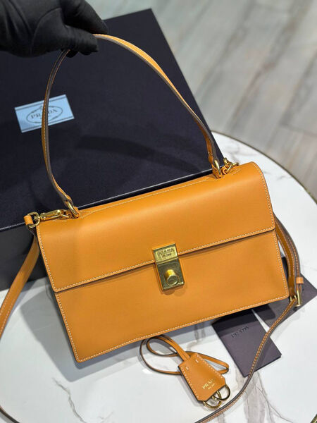 Сумка Prada женский кожа бежевый 187791-2