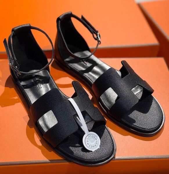 Босоножки Hermès женский кожа черный 185940