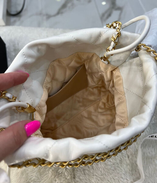 Сумка Chanel 22 женский кожа белый 112223-3