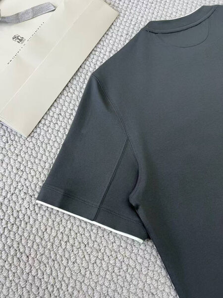 Мужская футболка Brunello Cucinelli мужской графитовый 182620-8