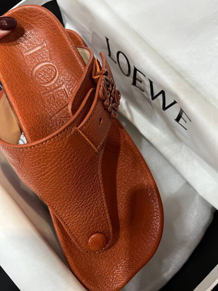 Шлепки Loewe женский кожа бежевый 154952-4