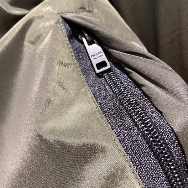 Мужская куртка двухсторонняя Prada мужской болотный 170907-4
