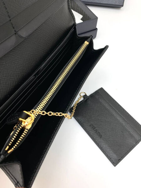 Кошелек Prada женский кожа черный 132292-4