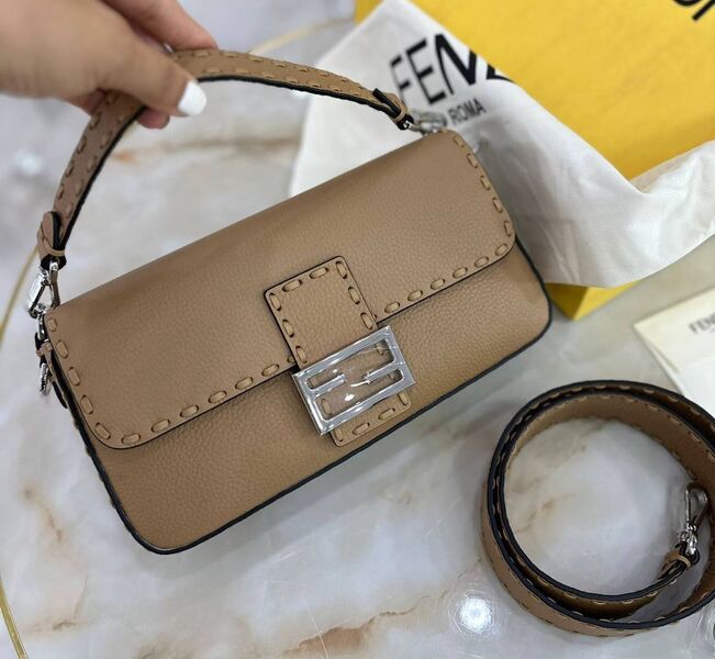 Сумка Fendi женский кожа бежевый 142101