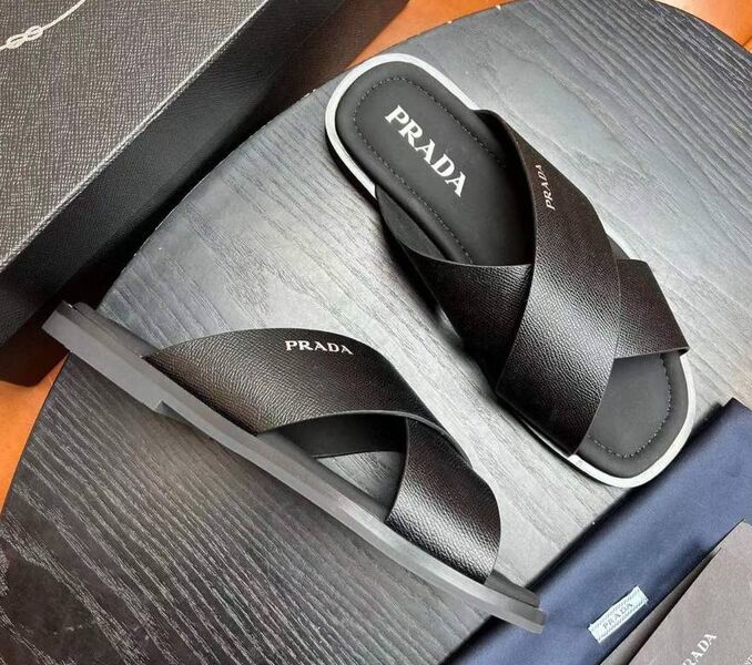 Мужские шлепки Prada мужской кожа черный 135344