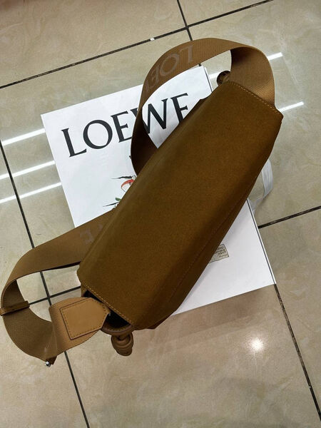 Мужская сумка мессенджер Loewe мужской замша бежевый 168842-5