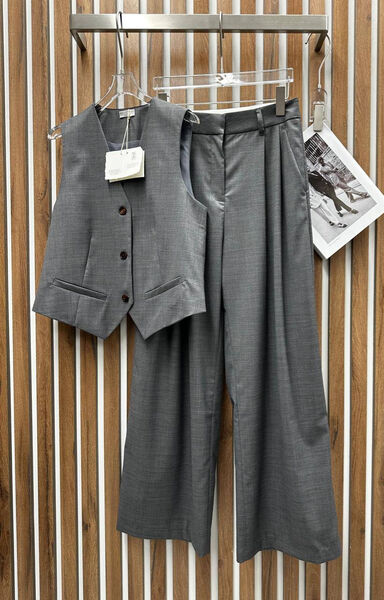 Костюм Brunello Cucinelli женский графитовый 153849-9