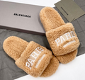 Тапочки Balenciaga женский натуральный мех бежевый 78069-1