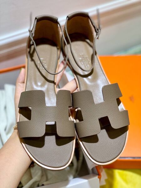 Босоножки Hermès женский кожа бежевый 4881