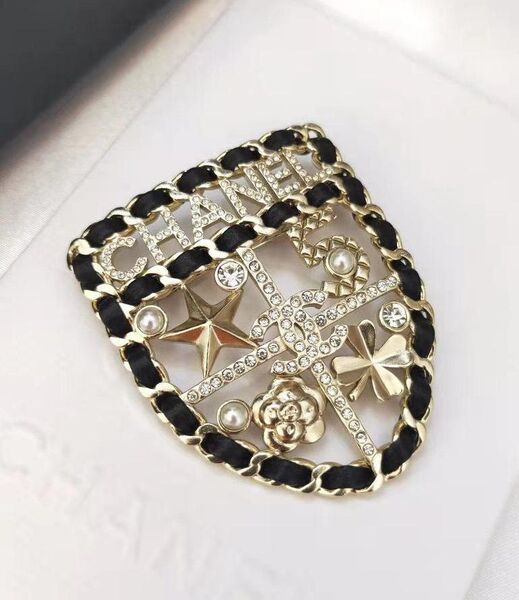 Брошь Chanel 10472