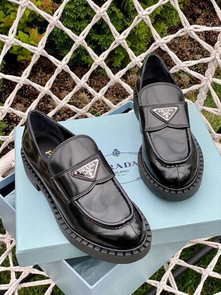 Лоферы Prada женский кожа черный 40843-13