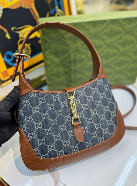 Сумка Gucci женский кожа черный 137907-3