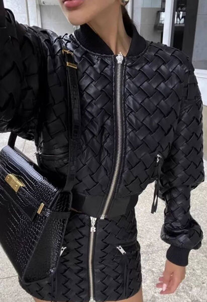 Куртка Bottega Veneta женский кожа черный 156733-5