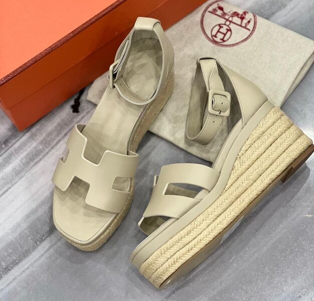 Босоножки Hermès женский кожа бежевый 106345