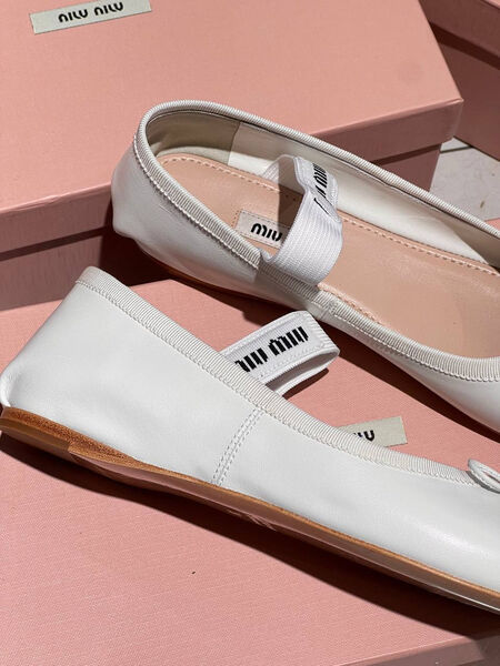 Балетки Miu Miu женский кожа белый 146841-3