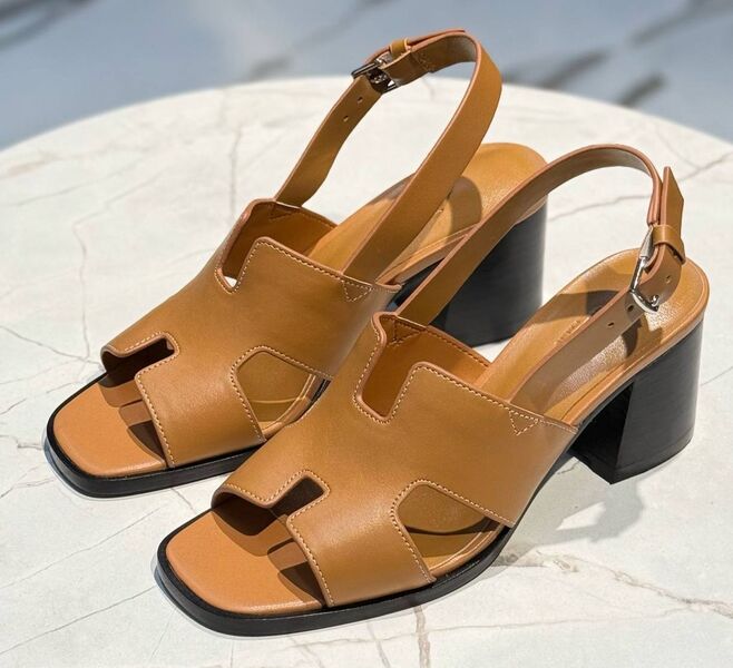 Босоножки Hermès женский кожа бежевый 183536