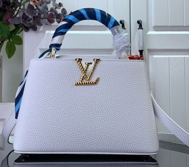 Сумка Louis Vuitton Capucines женский кожа белый 154759