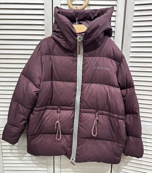 Пуховик Acne Studios женский бордовый 133639