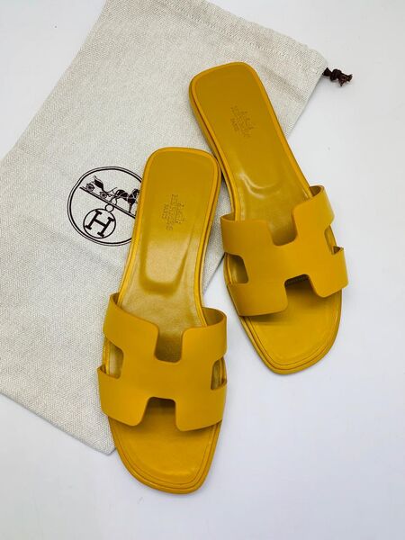 Шлепки Hermès женский кожа горчичный 89179-2