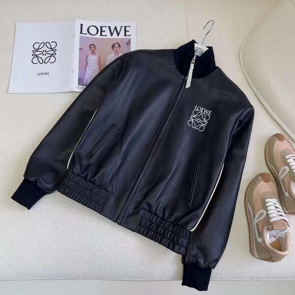 Бомбер Loewe женский кожа черный 124340-3