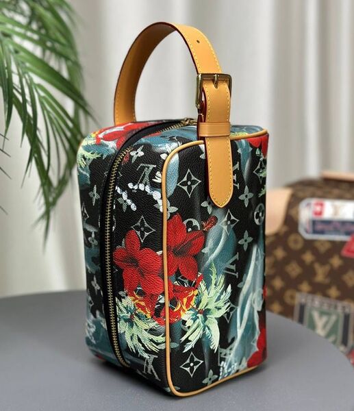 Несессер косметичка Louis Vuitton женский кожа черный 156012