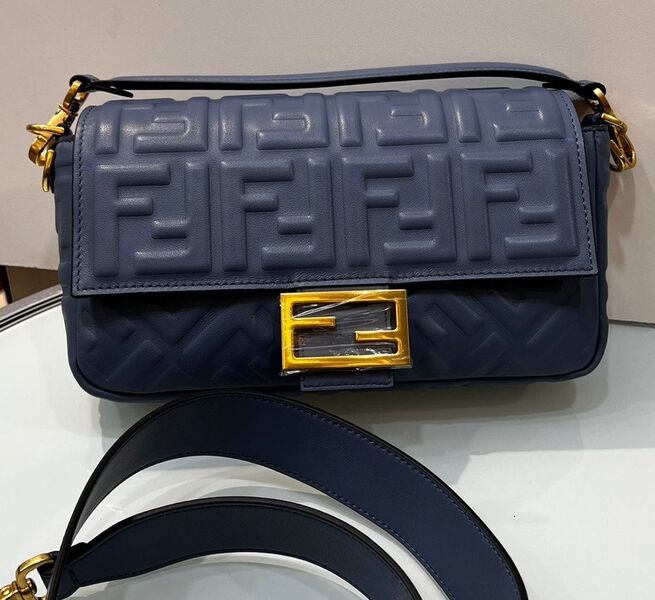 Сумка Fendi Bacuette женский кожа синий 107664