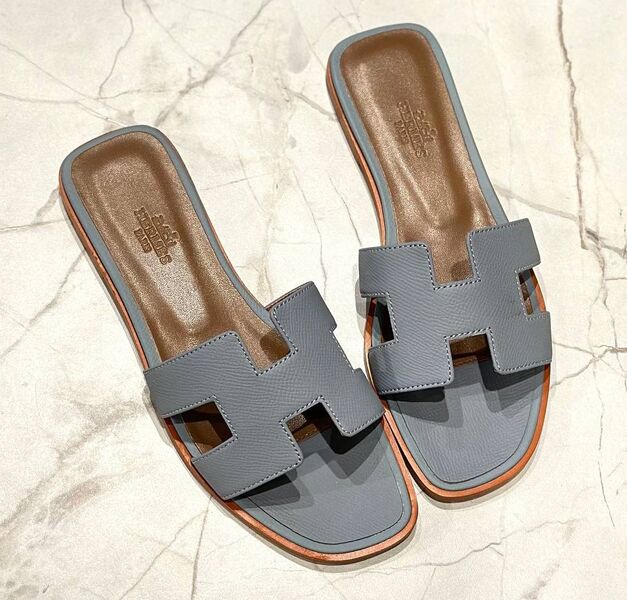 Шлепки Hermès женский кожа графитовый 148490