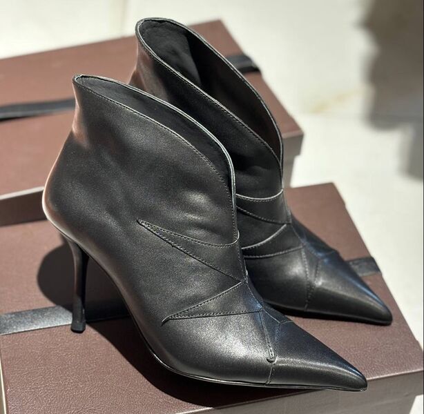 Ботильоны Alaïa женский кожа swift черный 159907