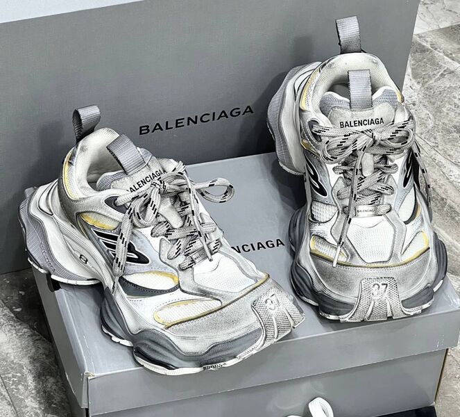 Кроссовки Balenciaga женский замша графитовый 136744