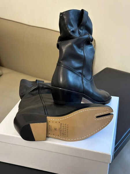Сапоги Maison Margiela женский кожа черный 124965-3