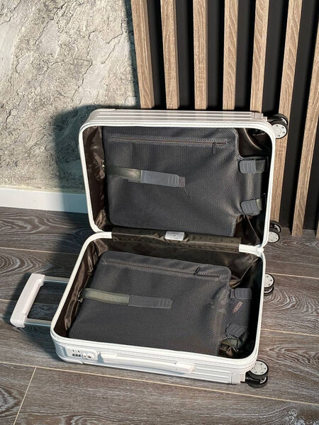 Чемодан Rimowa женский полиуретан белый 155444-5
