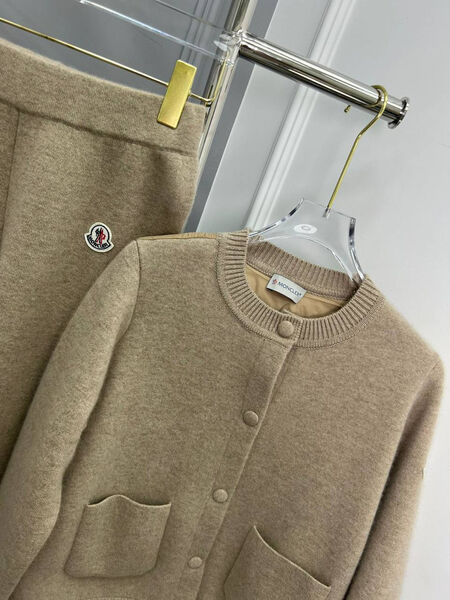 Костюм Moncler женский бежевый 166871-4