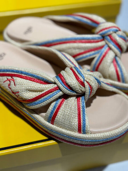 Шлепки Fendi женский текстиль бежевый 153122-2