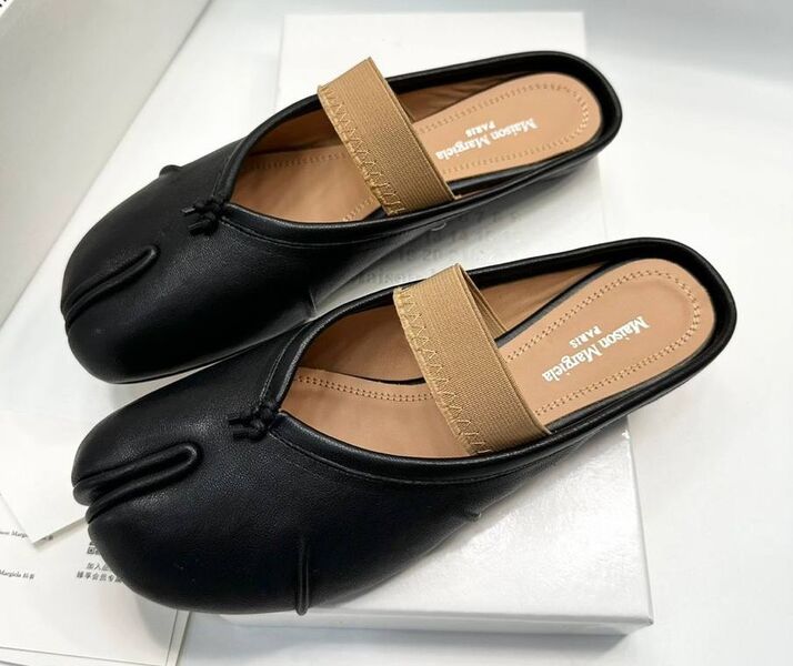 Шлепки Maison Margiela женский кожа черный 148275