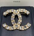 Брошь Chanel 10484