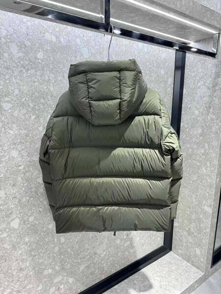 Мужской пуховик Burberry мужской болотный 167543-3